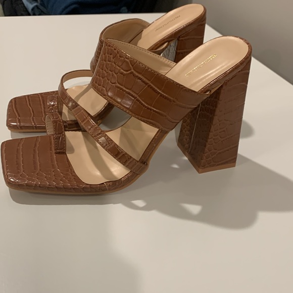 Tan Heels - Picture 3 of 5